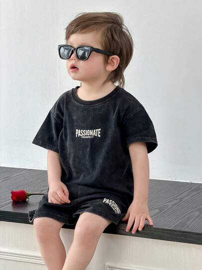 DAZY Bộ áo thun 2 mảnh cổ tròn, chất liệu denim mài, kiểu dáng đường phố, thích hợp cho bé trai mùa hè.