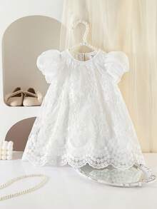 SHEIN Đầm công chúa tay phồng bằng vải lưới họa tiết hoa cho bé gái 0-3 tuổi, thích hợp mặc mùa xuân/hè. Đầm dự tiệc cho bé gái, đầm hoa thanh lịch cho bé gái tập đi. - trắng - Xem 2