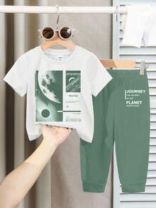 Set de 2 piezas de top de manga corta con cuello redondo y pantalones con estampado de letra minimalista casual para niño - Multicolor - Ver 2