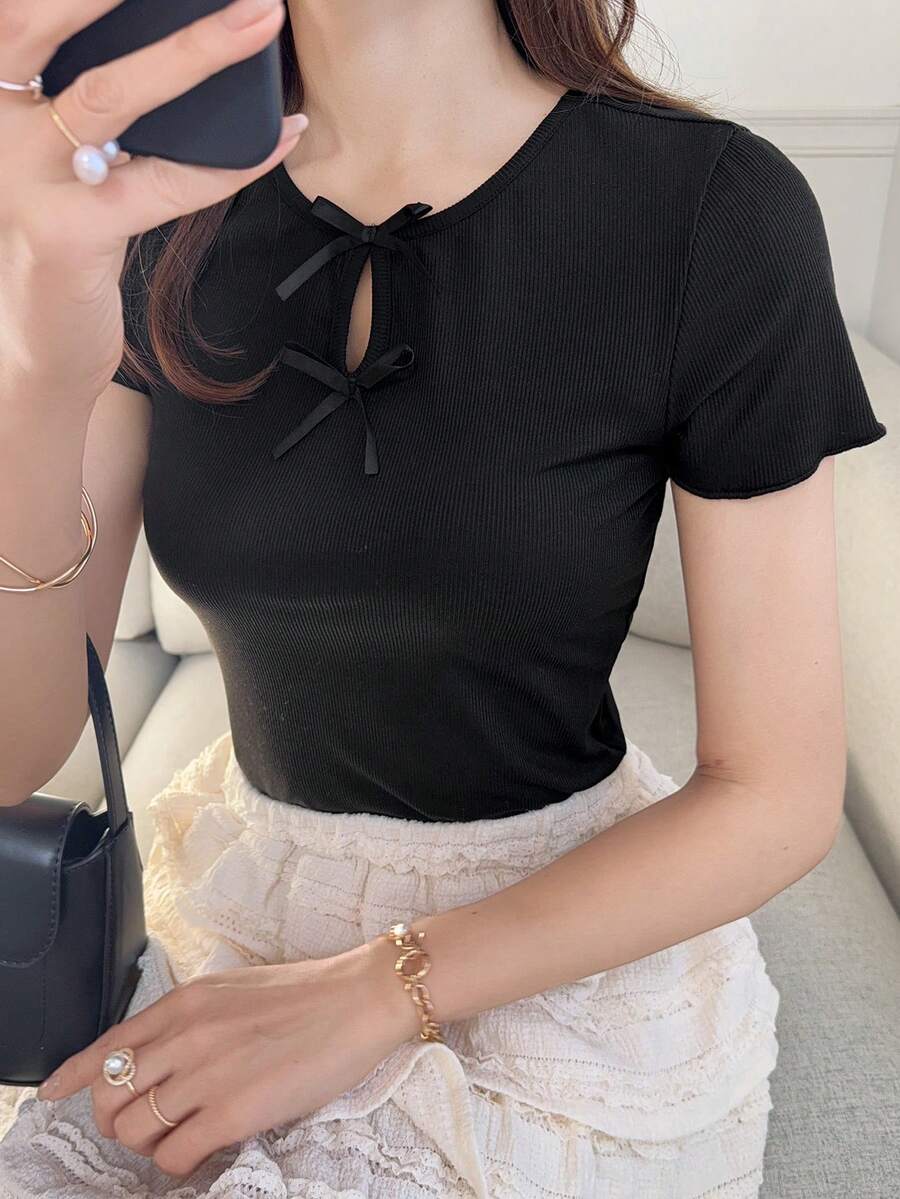 FRIFUL Camiseta ajustada de verano con cuello redondo, adorno de lazo y calado - Negro - Ver 1