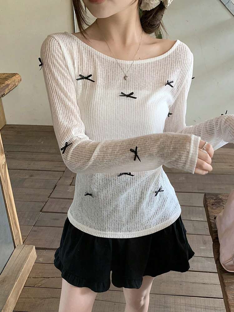 Women's Thin Textured Fabric Scoop Neck Long Sleeve Butterfly Decor Casual T-Shirt