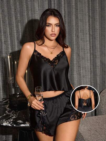 SHEIN 大码性感缎面吊带背心和短裤睡衣套装，舒适优雅，蕾丝镂空设计，迷人动人。