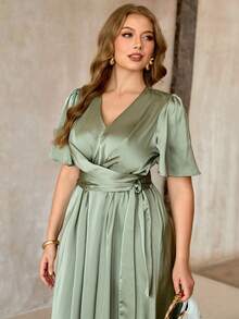 Roveilla Robe midi pour femmes grandes tailles en satin unicolore, col V, taille cintrée, dos croisé avec lien élastique, manches bouffantes. Élégante, style vintage français romantique et minimaliste. Convient pour le bureau, les déplacements, les affaires, le casual, la plage, le quotidien, les mariages, les fêtes. - Militaire verte - Voir 3