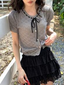 DAZY 女士圆领短袖撞色缎带拼接开襟休闲针织上衣 - 深灰色 - 查看 3