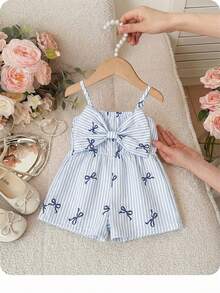 SHEIN LMoss Kids 一件式可爱女婴连体衣：休闲、简约、可爱的条纹连体衣，饰有通体印花和蝴蝶结。适合生日派对、晚宴、演出、婚礼、洗礼、开幕式、日常穿着、上学、郊游以及秋冬季节。 - 藍色 - 查看 5