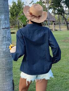 DAZY 女士翻领宽松侧系腰带休闲牛仔衬衫 - 中等水洗藍 - 查看 6