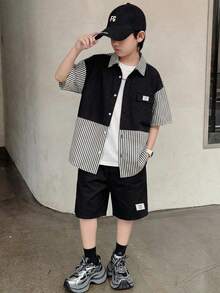 SHEIN Little Byeori 两件套男童舒适休闲宽松韩版条纹短袖衬衫短裤套装，适合春夏日常穿着、运动、上学、聚会、度假、拍照、返校季等场合。 - 黑色 - 查看 2