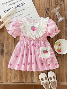 SHEIN Vintaside Kids 1件女婴夏季柔软面料连衣裙，2026春夏新款时尚，度假旅行必备，舒适休闲印花荷叶边下摆白色短袖百搭基础款连衣裙，附赠可爱印花包，适合春夏上学、旅行、度假、日常穿着 - 粉色 - 查看 3