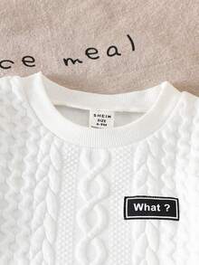 SHEIN Playful Pals Top décontracté texturé à manches courtes avec lettre ample pour bébé garçon en blanc, assorti avec un pantalon en jean. Convient pour les sorties quotidiennes, les loisirs, les sorties en famille et les événements sociaux - Multicolore - View 5