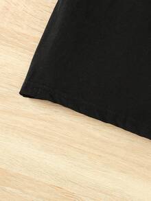 SHEIN Frühlings- und Sommer-Casual-Mode für junge Jungs, kreative personalisierte erfrischende minimalistische bunte Farbverlauf Nummer 67 Blitz Grafik, bunte Buchstaben Slogan Muster, Casual Basic Kurzarm T-Shirt und Shorts Set, bequeme Alltagskleidung, gemütliche Sommerstile geeignet für Frühling und Sommer Jungs - Schwarz - Übersicht 9