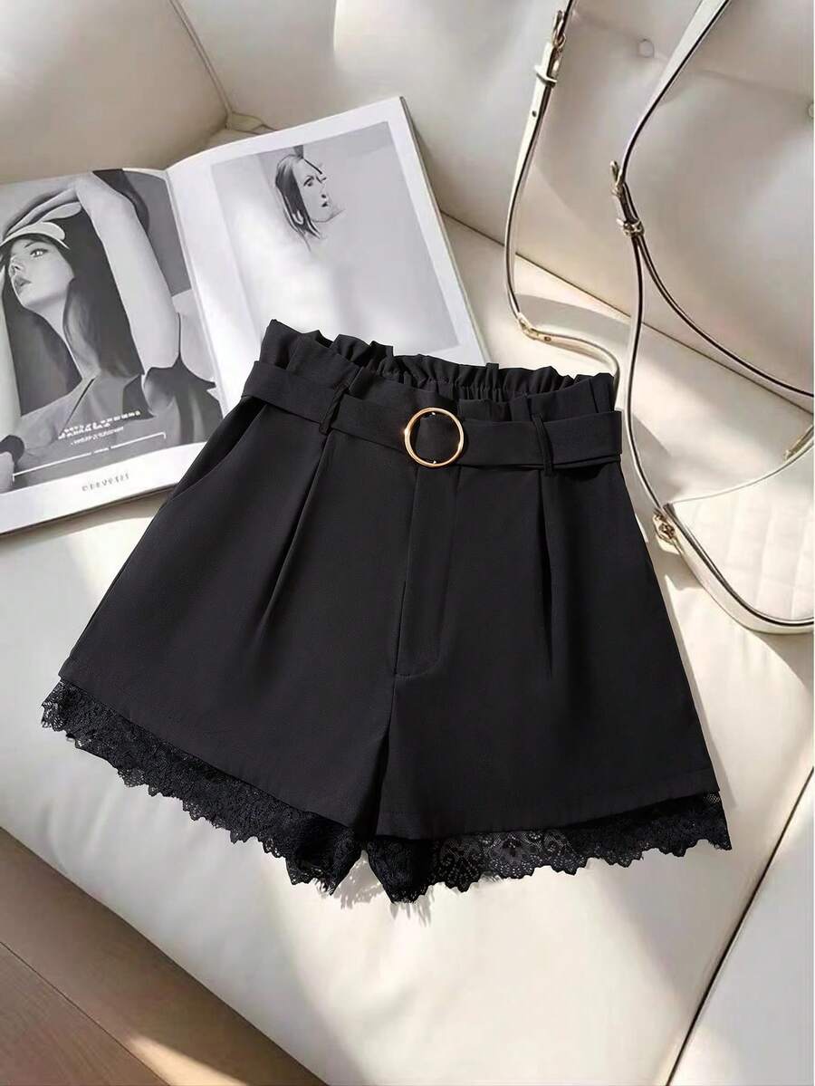 SHEIN PETITE CURVE 大码女式蕾丝边优雅腰带配金属扣短裤 - 黑色 - 查看 1