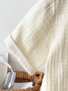 SHEIN 幼儿男童纽扣前袋贴片立领连体衣，适合日常休闲穿着、旅行、聚会、节日和上学，春夏季节（3个月-2岁） - 杏色 - 查看 4