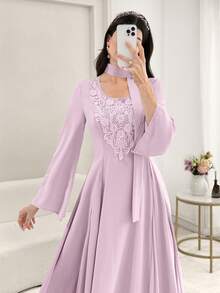 Al Najma Đầm dạ hội nữ cổ chữ V, đính cườm, thêu hoa, xếp nếp, phối lưới, ôm sát, tay dài, dáng xòe thanh lịch, màu hồng. - Màu tím - Xem 2