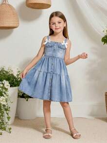 Đầm hai dây denim cho bé gái tuổi teen, kiểu dáng Hàn Quốc mới, đa năng, màu trắng, nơ trang trí, cài cúc phía trước, chân váy xếp tầng, chất liệu denim cotton cao cấp, thoải mái, thích hợp mặc hàng ngày đến trường, đi nghỉ mát, đầm denim mùa hè cho trẻ em, đầm hai dây cho bé gái. - Rửa nhẹ - Xem 5