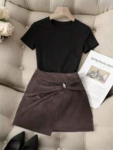 Franclia Conjunto de 2 piezas de mujer con camiseta de manga corta holgada de cuello redondo elegante en negro y minifalda envolvente con decoración de hebilla metálica - Multicolor - Ver 4