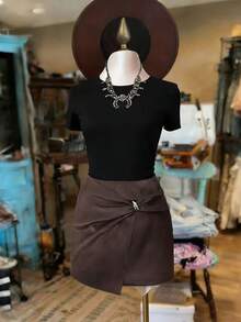 Franclia Conjunto de 2 piezas de mujer con camiseta de manga corta holgada de cuello redondo elegante en negro y minifalda envolvente con decoración de hebilla metálica - Multicolor - Ver 3