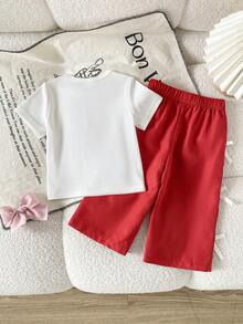 SHEIN Playful Pals Set de 2 piezas: Camiseta de manga corta con cuello redondo, con bordado de perlas y lazo rojo de encaje para niñas bebés, combinada con pantalones casuales blancos a rayas con decoración de lazo, conjunto de moda de verano cómodo para uso diario, escuela, vacaciones, fiestas y otras ocasiones - Rojo - Ver 5