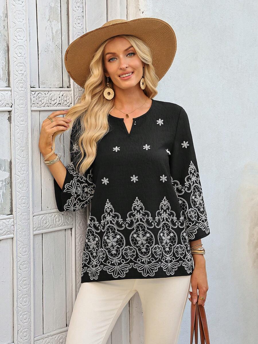 EMERY ROSE 女士休闲度假风植物刺绣V领七分袖宽松上衣，适合春、夏、秋季穿着。 - 黑色 - 查看 1
