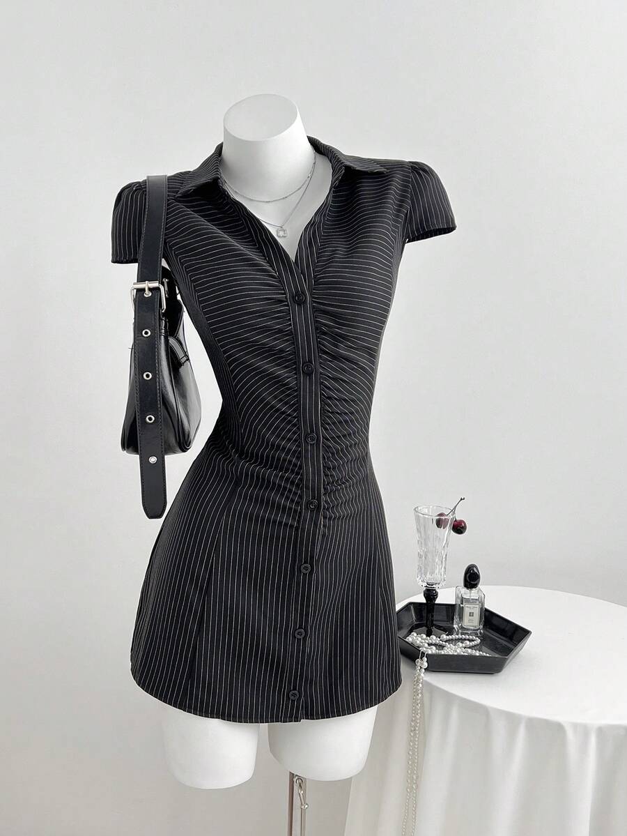 Elamini 女士连衣裙，V领褶皱黑白条纹衬衫裙 - 黑色 - 查看 1