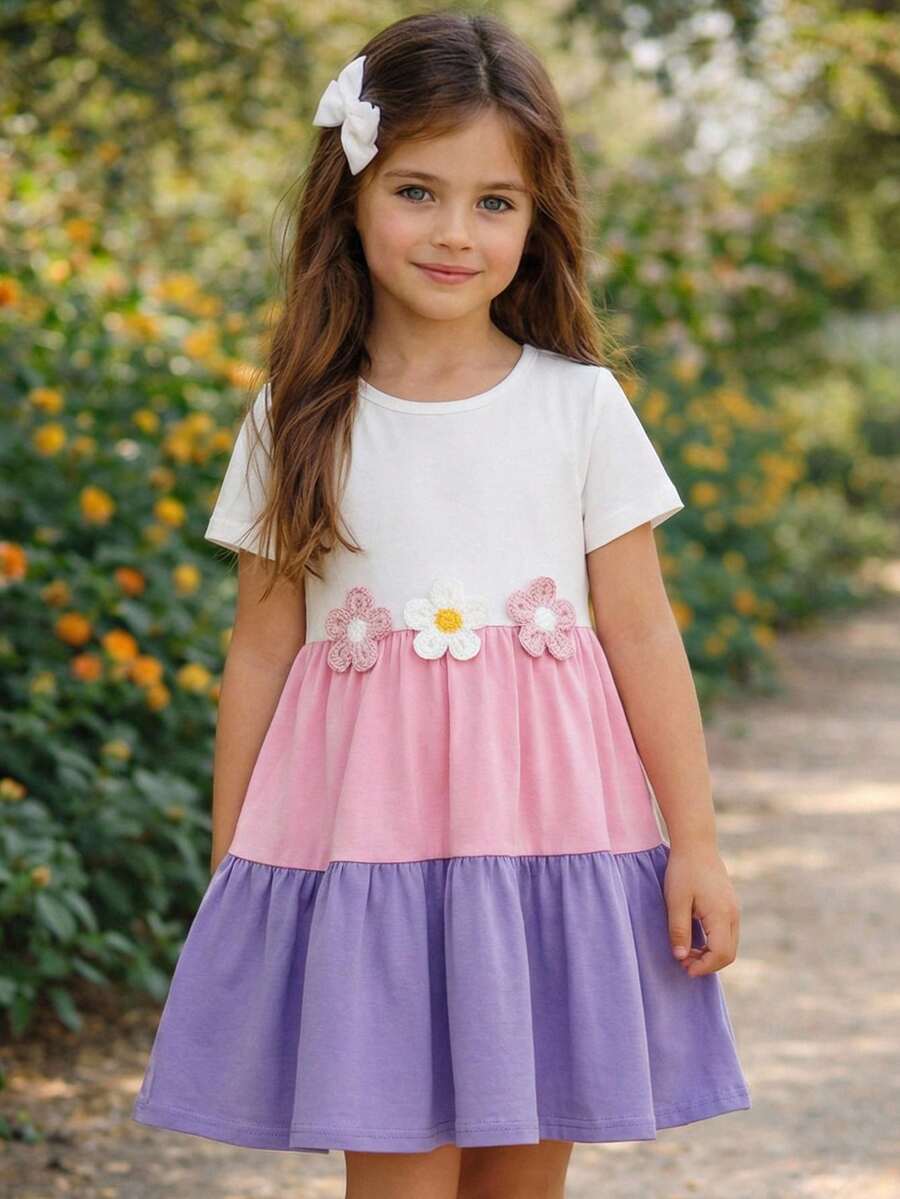 Emery Rose Kids Emery Rose Kids Abito casual a maglia con collo rotondo, blocchi di colore e decorazione floreale 3D per ragazze giovani - Multicolore - Visualizzare 1