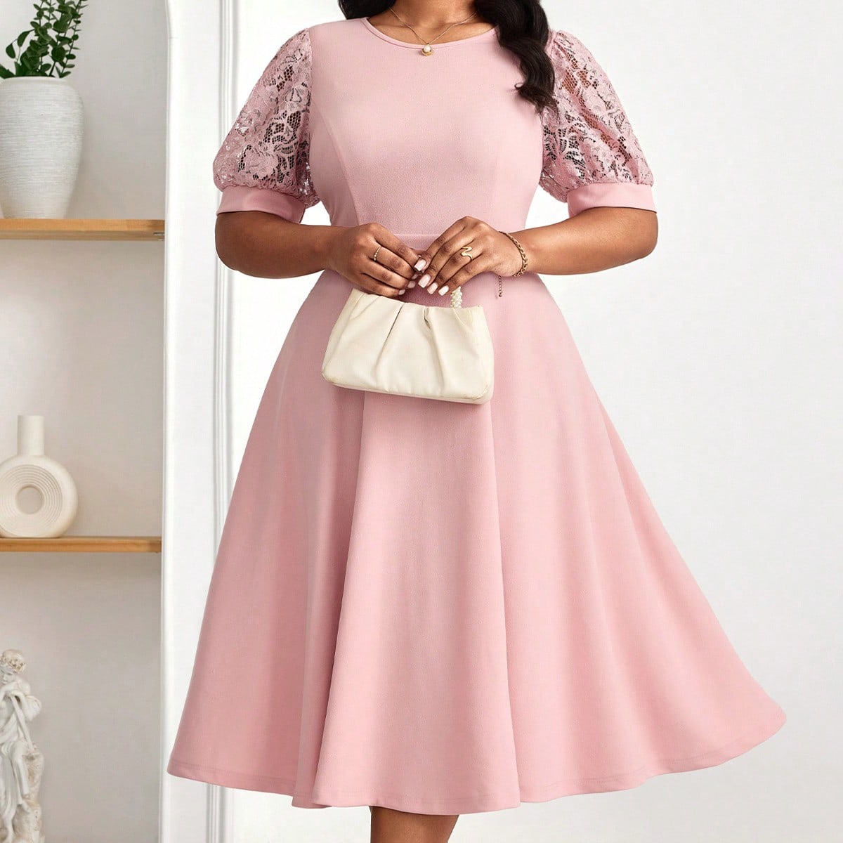 Robe d'été élégante pour le printemps et l'été, robe midi à manches courtes avec contraste en dentelle évasée, grande taille, pour le travail de bureau. Robe d'été pour femmes, tenue de sortie élégant 