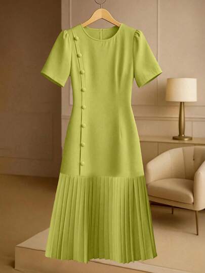 GlowEve CURVE فستان نسائي أنيق بأكمام قصيرة مطوي ذو لون أحادي للمقاسات الكبيرة