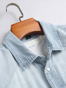 Manfinity Homme Áo sơ mi denim xanh rách dáng casual cho nam, có túi, phong cách đường phố. - Rửa nhẹ - Xem 8