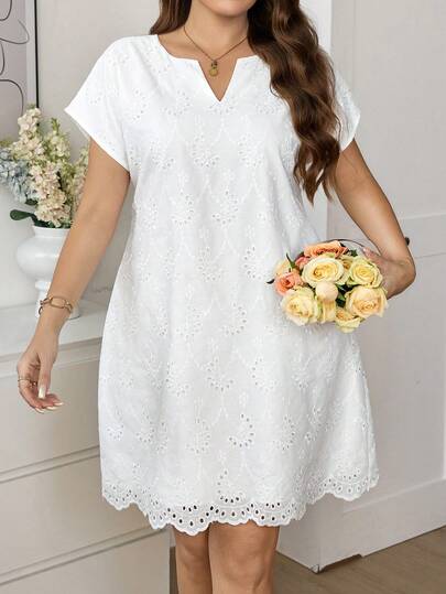 SHEIN LUNE 大码女式V领刺绣休闲短袖连衣裙，适合约会和外出穿着