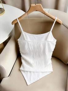 GlowEve 女士米色可调节腰部褶皱不对称下摆波浪纹理修身性感优雅通勤百搭吊带背心，春夏款 - 白色 - 查看 2