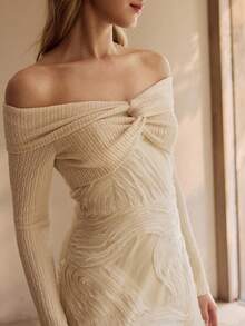 MOTF PREMIUM Đầm lệch vai, chất liệu vải dệt họa tiết lãng mạn và thanh lịch, chi tiết xoắn, tay dài, thắt eo, kiểu dáng duyên dáng và nữ tính. - Màu be - Xem 5