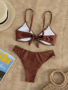 SHEIN Swim Swim Chiccia 新款两件套优雅休闲巧克力棕色比基尼套装，采用奢华亮泽的棕色面料，复古波西米亚风 Y2K 辣妹风泳装，三角褶皱胸罩式泳衣上装饰有绿色玉珠 O 形环，高腰性感比基尼泳裤侧边点缀绿色玉珠，可调节细肩带，是夏季海滩度假、音乐节、春假旅行、海岛度假的理想之选。 - 棕色 - 查看 2