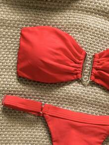 Swim Chiccia Springbreak 女士纯色抹胸金属装饰上衣和丁字裤比基尼两件套，简约夏季泳装 - 紅色 - 查看 4