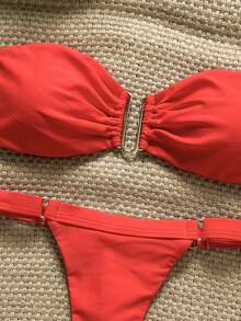 Swim Chiccia Springbreak 女士纯色抹胸金属装饰上衣和丁字裤比基尼两件套，简约夏季泳装 - 紅色 - 查看 5