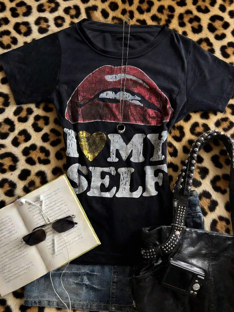 Glimmora 女士休闲唇印字母印花常规肩部短袖T恤，夏季 - 黑色 - 查看 1