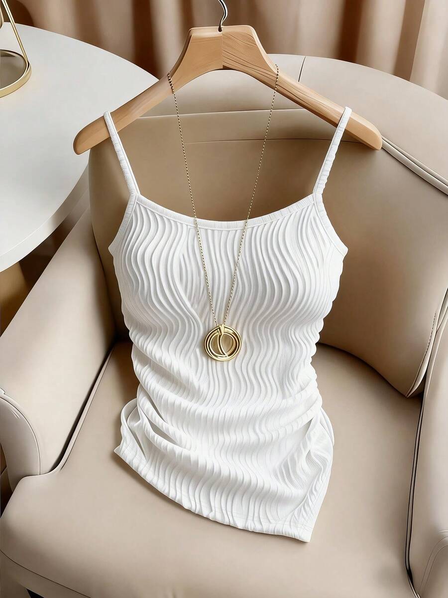 GlowEve 女士米色可调节腰部褶皱不对称下摆波浪纹理修身性感优雅通勤百搭吊带背心，春夏款 - 白色 - 查看 1