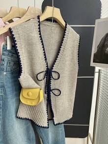Franclia Áo vest dệt kim buộc dây thanh lịch, nhẹ nhàng, cổ chữ V, viền đen lượn sóng tương phản, dây rút phía trước, màu nền đơn giản làm nổi bật các chi tiết tinh tế, chất liệu dệt kim mềm mại, thoáng khí, thoải mái khi mặc cùng áo sơ mi công sở, áo phông, áo khoác mỏng vào đầu mùa thu, đa năng, dáng hơi rộng, tôn dáng, dây rút điều chỉnh được. - Màu Khaki - Xem 4