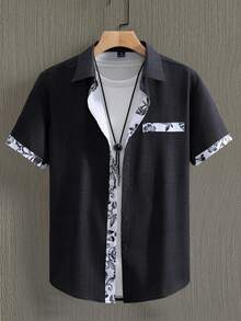 Manfinity Homme Áo sơ mi nam tay ngắn in hoa, cài cúc phía trước, kiểu dáng thường ngày, áo sơ mi đen nam, áo sơ mi đen viền hoa, áo sơ mi nam đi biển, áo sơ mi tay ngắn nam kiểu dáng thường ngày, áo sơ mi đi nghỉ mát. - màu đen - Xem 3