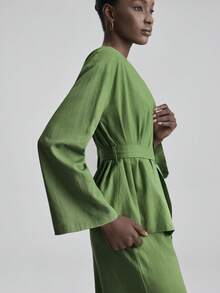 Ontre Women's Olive Green Linen Fabric Fitted Silhouette Dropped Shoulder Long Sleeve Waist Pleated Modern Elegant Wedding Guest Outfit, Minimalist Romantic French Luxe Urban Chic Business Casual Office Wear, Low-Key Old Money Vibe High-End City Commute High-Quality Airport Cruise Middle East Festival Essential Versatile Seasonal Bridal Series Blouse - Green - View 5