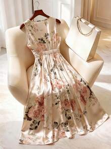 GlowEve CURVE 大码优雅时尚V领印花弹力腰A字无袖连衣裙，适合春夏穿着 - 杏色 - 查看 2