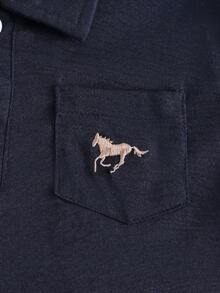 Bubblio Bộ 2 món đồ chơi trẻ em trai họa tiết ngựa hoạt hình dễ thương gồm áo polo và quần short kaki, thích hợp cho đi học, dã ngoại, đi biển, sinh nhật, mùa xuân/hè/thu. - Màu xanh hải quân - Xem 6