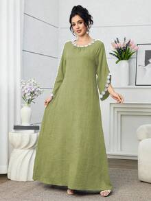 Al Najma Women's Elegant Floral Patchwork Water-Soluble Lace Arabic Style Dress - Green - View 1