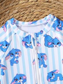 SHEIN 女婴蓝色可爱卡通图案长袖防晒泳衣，配荷叶边泳帽 - 藍色 - 查看 6