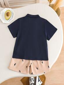 Bubblio Bộ 2 món đồ chơi trẻ em trai họa tiết ngựa hoạt hình dễ thương gồm áo polo và quần short kaki, thích hợp cho đi học, dã ngoại, đi biển, sinh nhật, mùa xuân/hè/thu. - Màu xanh hải quân - Xem 4