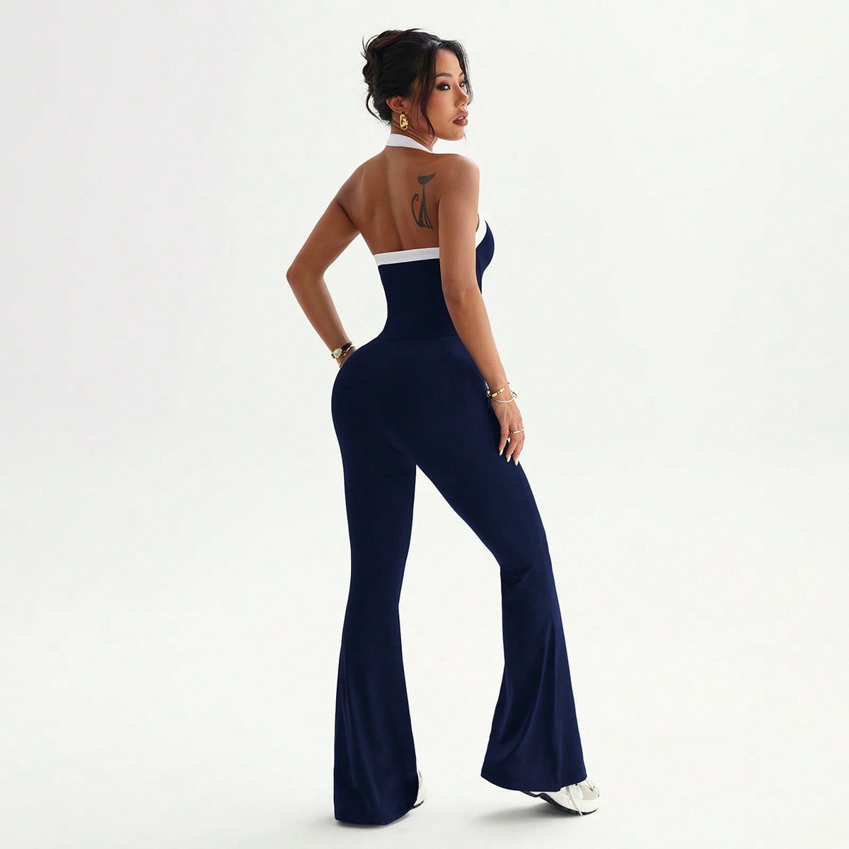 Mono de yoga para mujer para exteriores y fitness, top de tirantes con espalda descubierta y contraste de color, y pantalones ceñidos acampanados