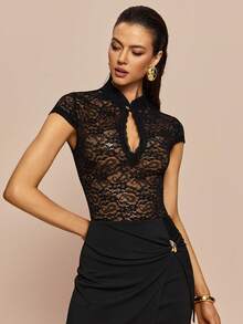 Olia Maree Olia Maree 女士优雅蕾丝金属装饰短袖上衣和半裙两件套，适合各种场合、约会、日常穿着和居家穿着。黑色蕾丝连体衣，优雅高贵的黑色蕾丝连衣裙，短款蕾丝黑色上衣，性感黑色上衣，优雅女士上衣，女士优雅套装，派对礼服，女士特殊场合礼服，正式礼服，高品质连衣裙 - 黑色 - 查看 7