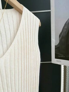 Franclia Áo khoác cardigan dệt kim gân sọc đơn giản kiểu Hàn Quốc màu kem, dáng rộng thoải mái, không tay, thiết kế cổ chữ V thanh lịch, đa năng cho cả ngày lẫn đêm, phong cách Pháp thư giãn, vẻ đẹp tối giản, áo len nữ hiện đại, áo vest dệt kim nữ, áo len trắng nữ, áo len nữ, áo vest nữ, áo khoác mùa đông, áo len nữ, áo len không tay, áo vest gân sọc, áo len chui đầu cho nữ, áo không tay. - Màu be - Xem 3
