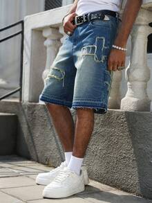 Manfinity EMRG Men's Casual Street Style Embroidered Patch Blue Denim Shorts - Medium Wash - View 3