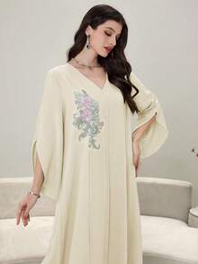 Yasmyna Farbblockpatchwork luxuriöses 3D-besticktes Applikationskleid mit V-Ausschnitt und Langarm, türkisches Maxikleid - Gelb - Übersicht 7