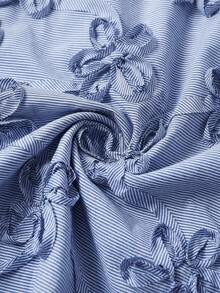 SHEIN LUNE 两件套纽扣装饰休闲上衣和松紧腰短裤套装，百搭大码服装，适合户外和通勤，夏季女装，圣帕特里克节服装，复活节夏季服装，春季女装，海滩圣帕特里克节复活节休闲套装，夏季度假服装，复活节狂欢服装，节日波西米亚风女装，乡村服装，乡村音乐会服装，春季女装，夏季服装，西部风格女装，女士短款套装，蓝色套装，女士短款套装，度假大码短款套装，孕妇套装，夏季大码套装，夏季大码女装，女士短款套装，曲线大码套装 - 藍白色 - 查看 7