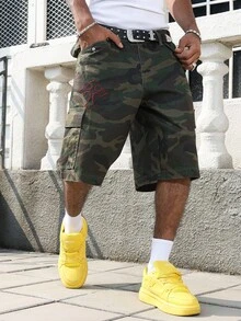 Manfinity EMRG 男士休闲街头风刺绣多口袋迷彩牛仔短裤 - 軍綠色 - 查看 1